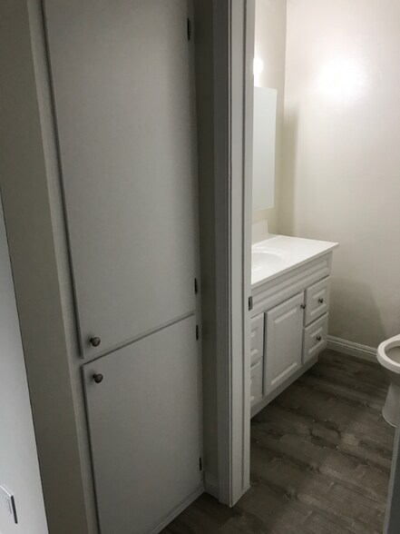 Building Photo - 13059 Oxnard St