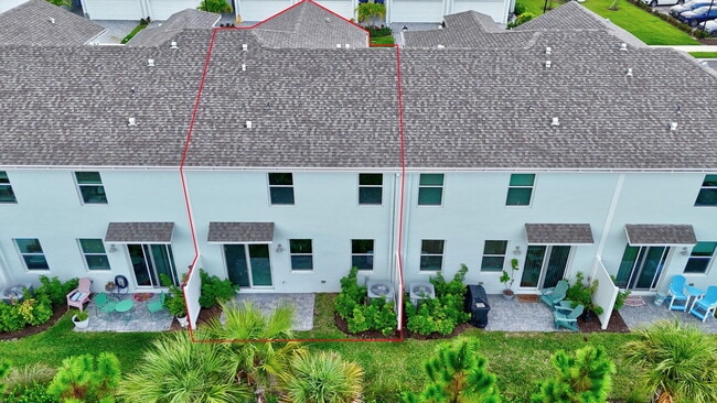 Building Photo - 5766 SE Edgewater Cir