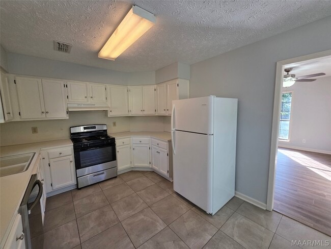 Building Photo - 6225 Whitewater Ct