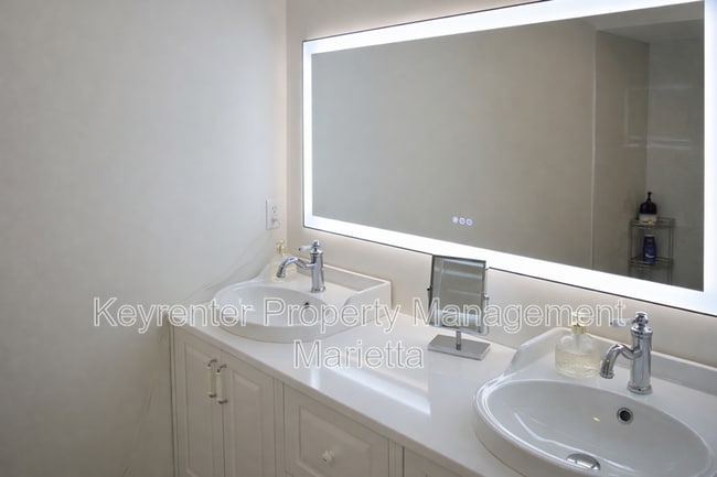 Building Photo - 603 Serramonte Dr