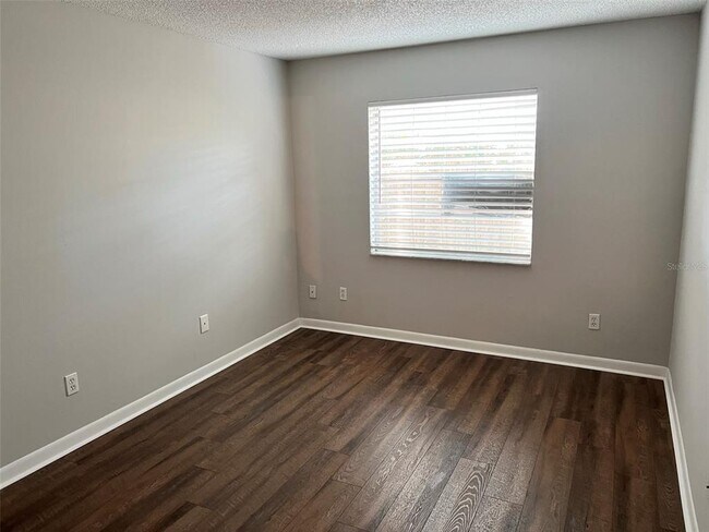 Building Photo - 2411 W Stroud Ave