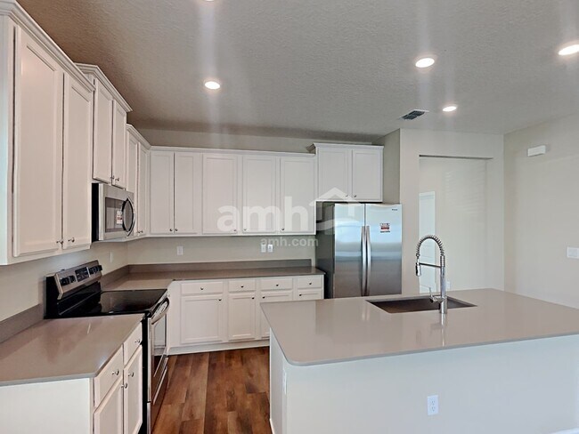 Building Photo - 204 Hemlock Pt