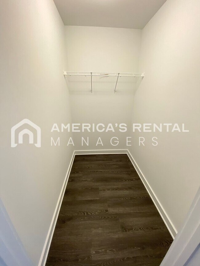 Building Photo - Home in Brookwood... Available now!!