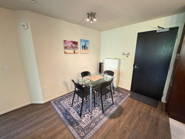 Building Photo - 1820 Kaioo Drive, A403