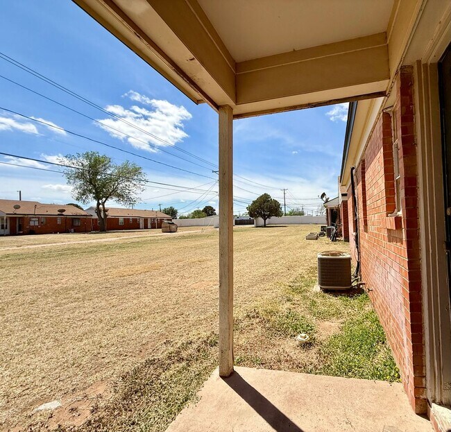 Building Photo - Rental