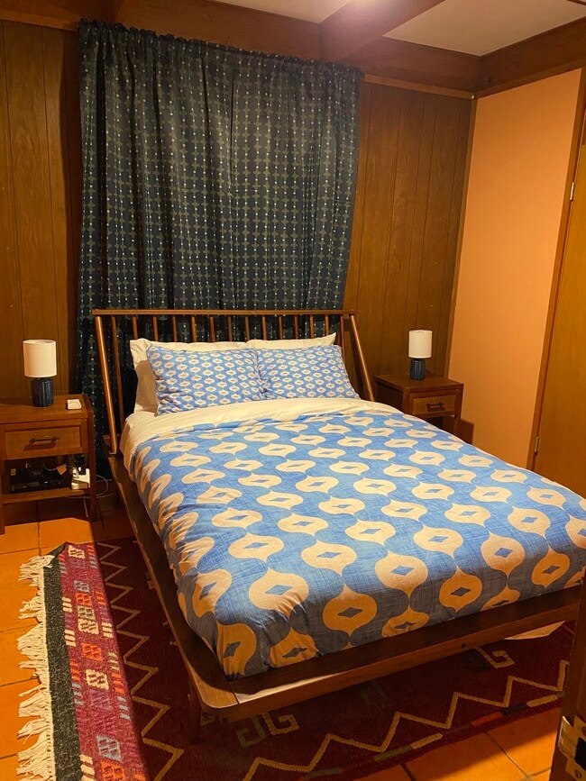 Building Photo - 506 E Hathaway Dr