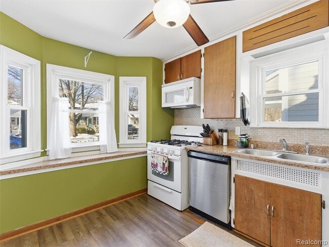 Building Photo - 922 N Maple Ave