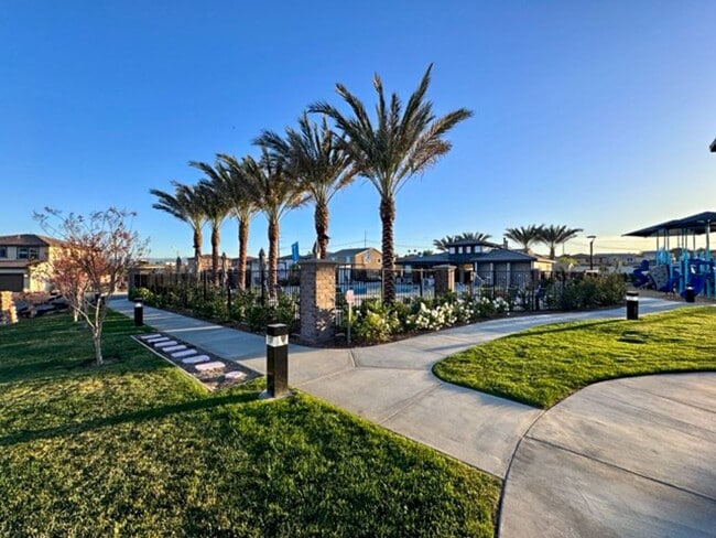 Building Photo - Welcome to Your Brand New 3 Bedroom Solar Home in the Gated Willow Springs Community of Murrieta!