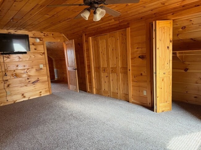 Building Photo - Sevierville 37876 - 3 bedroom, 3.5 Bath, 2486 sq. ft. Cabin and a 672 sq. ft. Studio above garage...