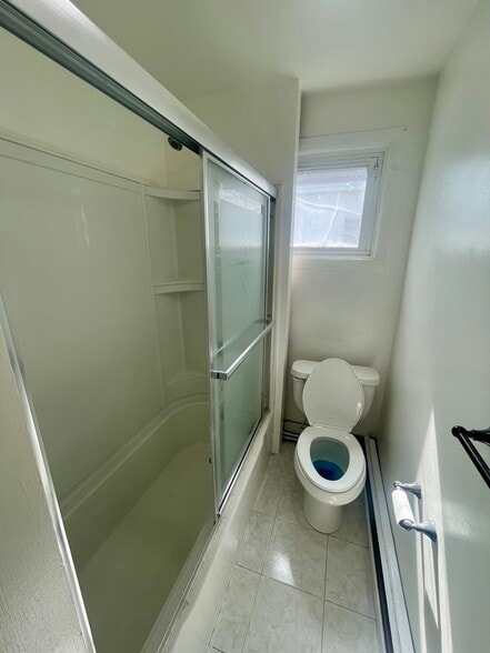 Bathroom - 44 Pine St