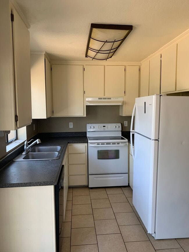 Building Photo - Beautiful Copperopolis Duplex!