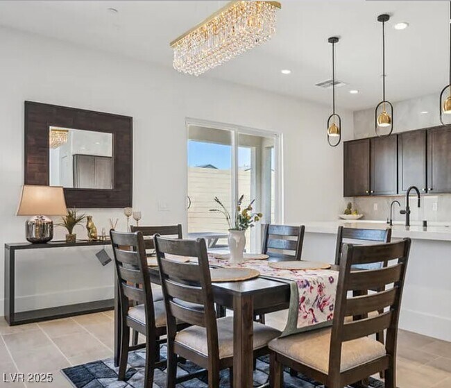 Building Photo - 9031 Coastal Oaks St