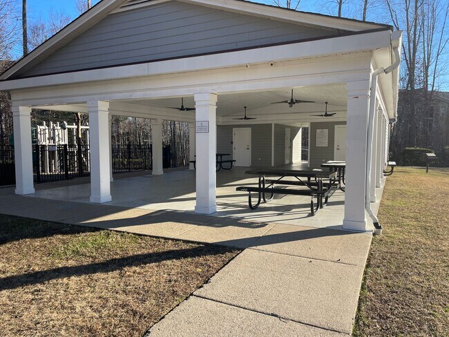 Building Photo - Updated 2  Bedroom, 2 Bath Condo  - Westwood Village at Charter Colony