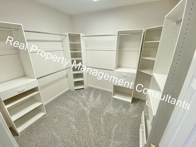 Building Photo - $1000 Move In Incentive on Lake Winnebago 3 Bedroom Home