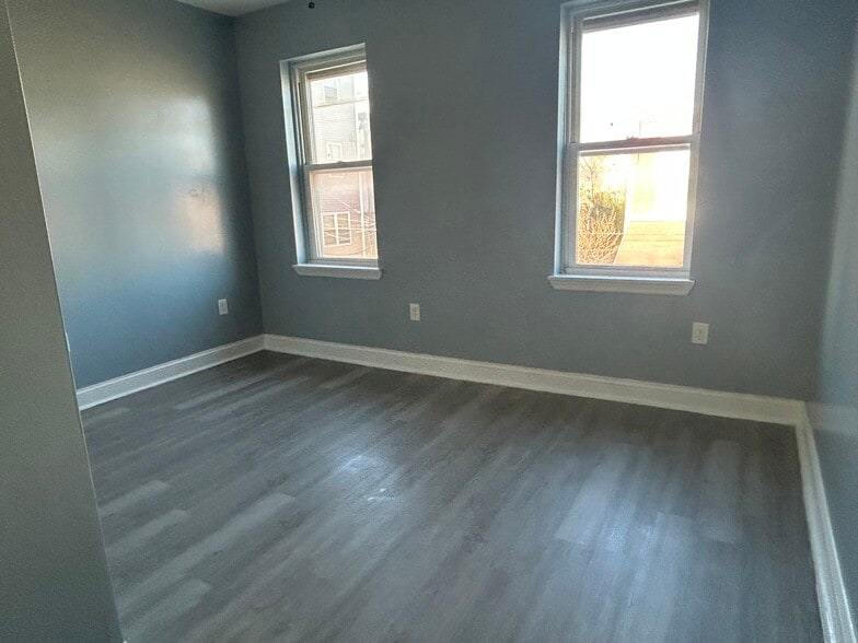 Building Photo - 6023 Summer St