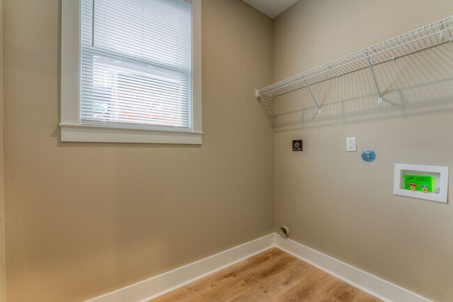 Building Photo - Newer construction home within walking dis...
