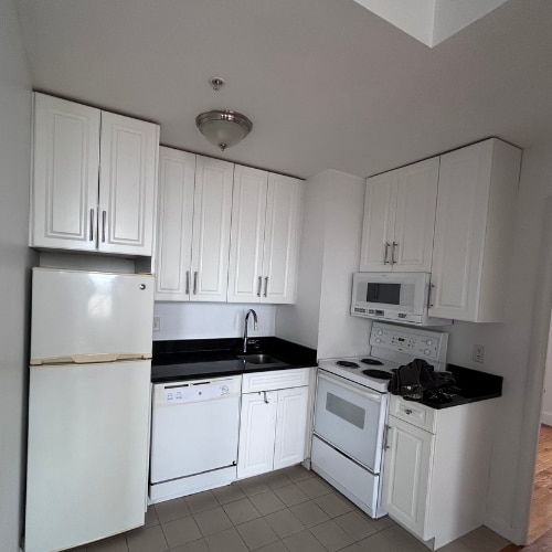 Building Photo - 483 Beacon St