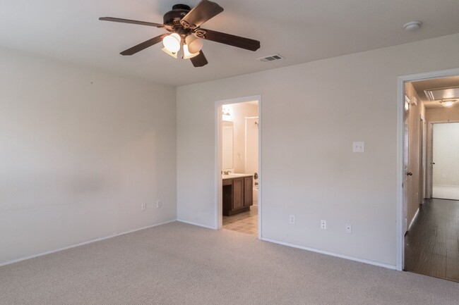 Building Photo - 4074 Kyndra Cir