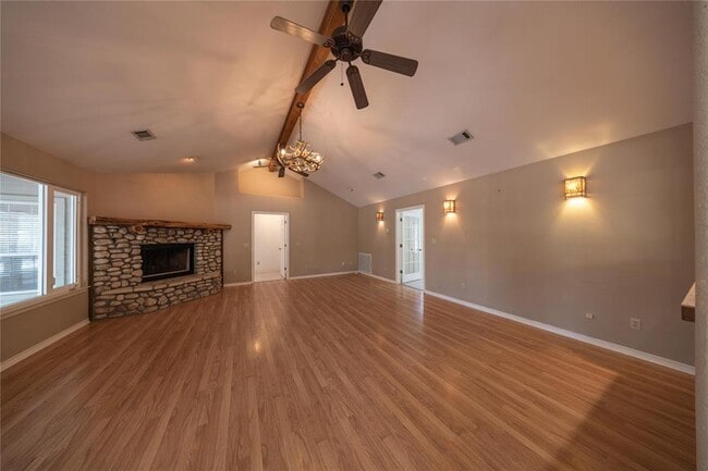 Building Photo - 105 Ridge Oak Dr