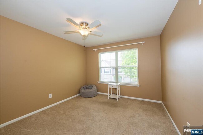 Building Photo - 533 Cascade Ct