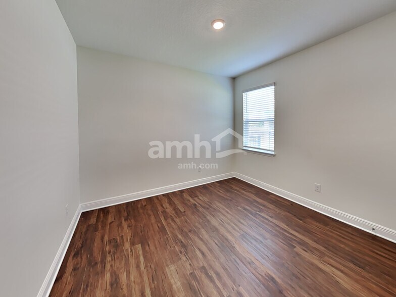 Building Photo - 27619 St Andrews Ave