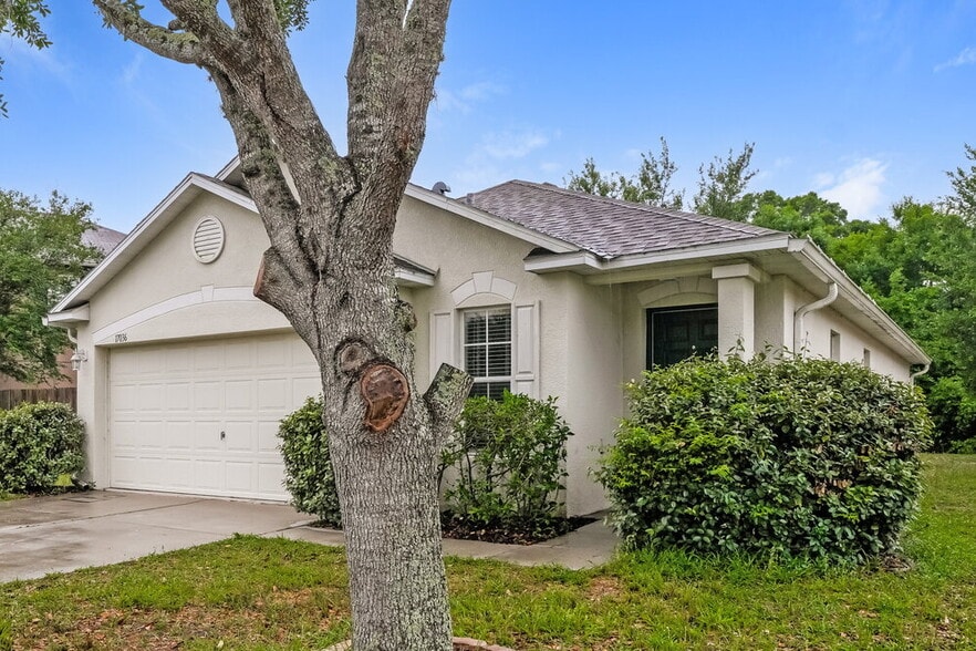 Building Photo - 17036 Lixberry Way