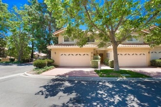 Building Photo - 3055 E Hillcrest Dr