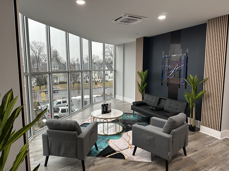 Common Space - 208 W 7th St