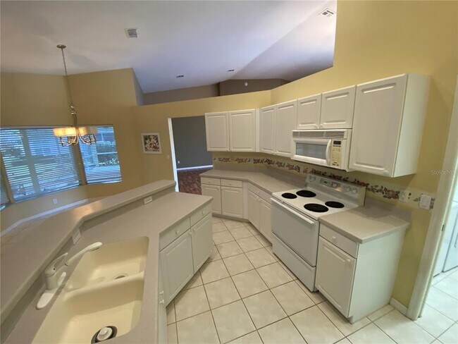 Building Photo - 39913 Sun Glo Ct