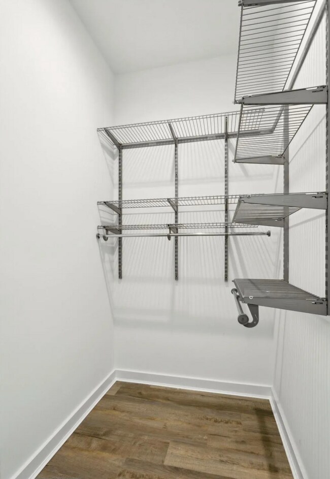 Building Photo - 721 N Dekalb St