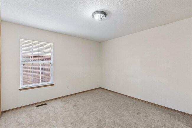 Building Photo - 2725 Blue Quail Pass