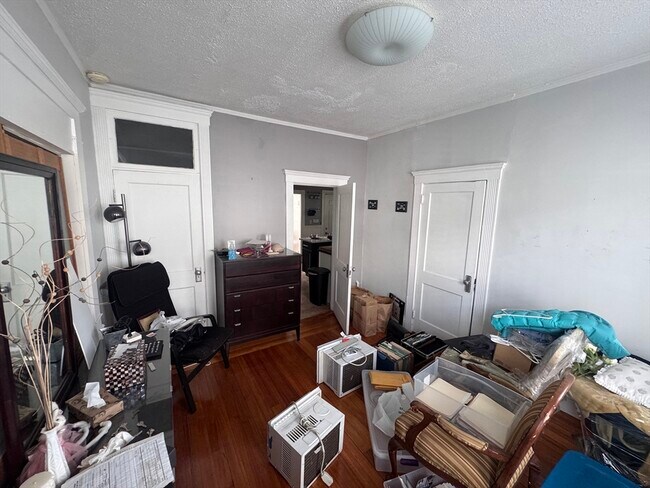 Building Photo - 40 Arbutus St