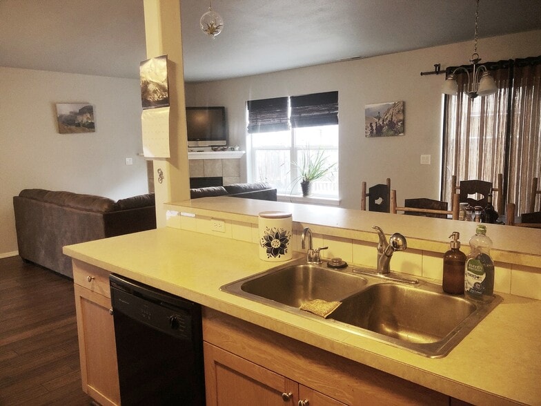 Open kitchen, dining, living area - 2915 SW Indian Circle