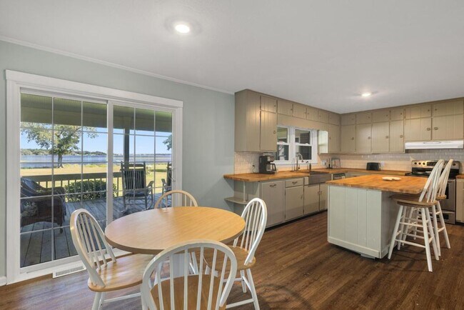 Building Photo - Fully Furnished Short Term Rental! Intercoastal Waterway!