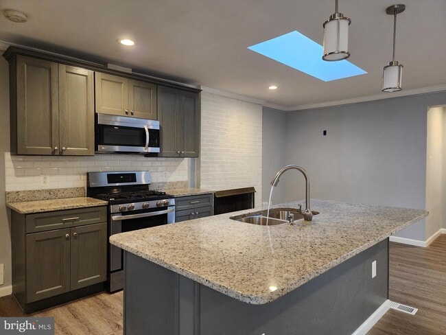Building Photo - 502 Roberts Dr NW