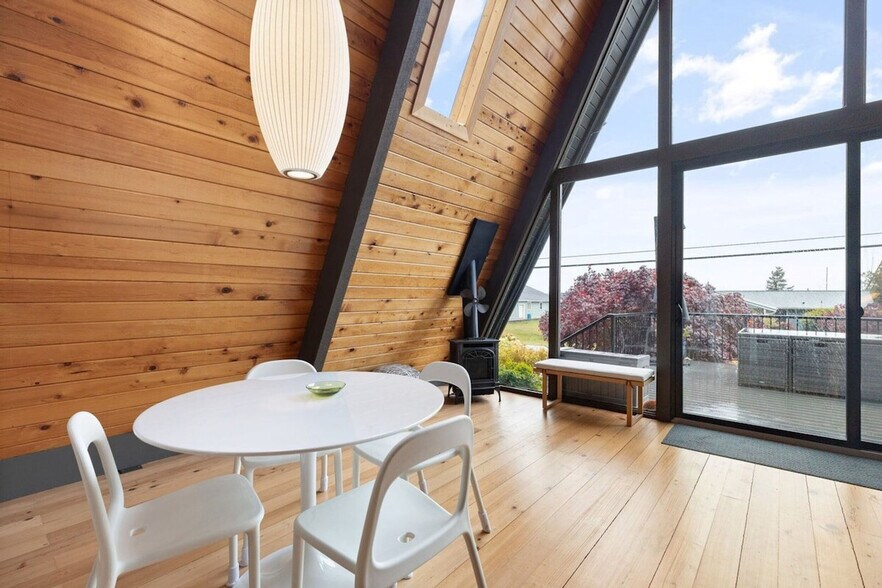 Building Photo - 3679 S Shorewood Ave