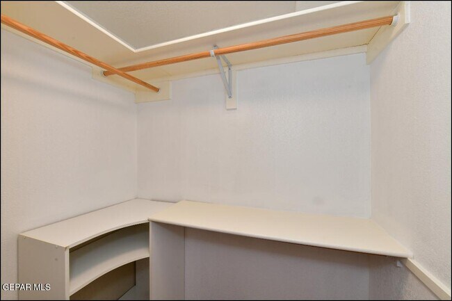 Building Photo - 1603 Villa Del Sol St