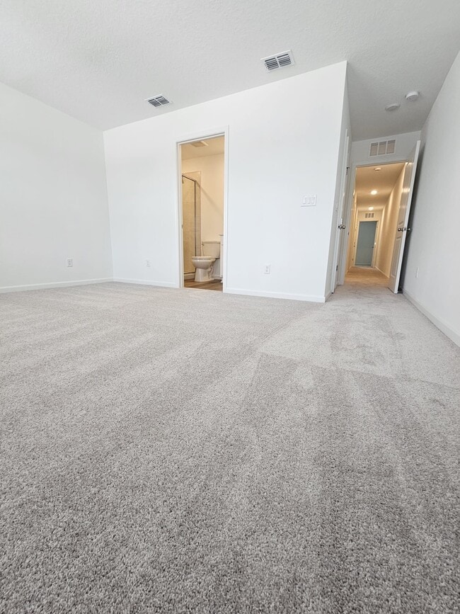 Building Photo - 717 Holly Lakes Dr