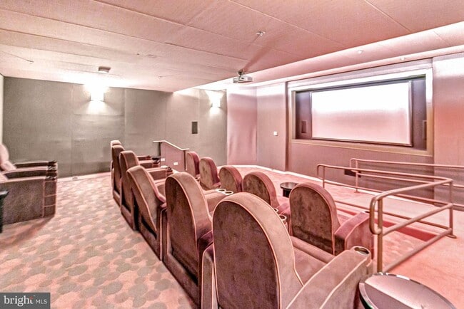 Building Photo - 5750 Bou Ave