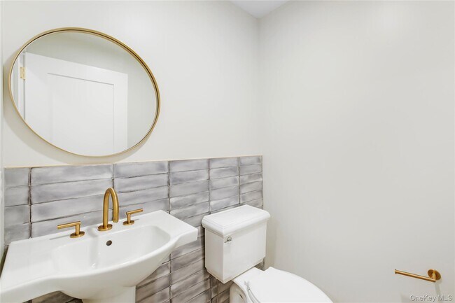 Building Photo - 695 Merrick Ave