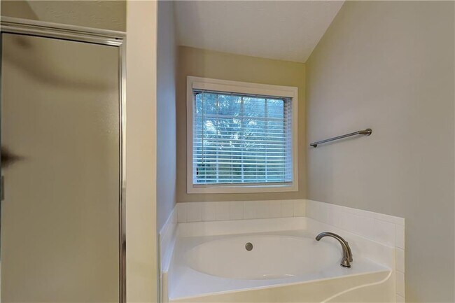 Building Photo - 1210 Webb Farm Ln