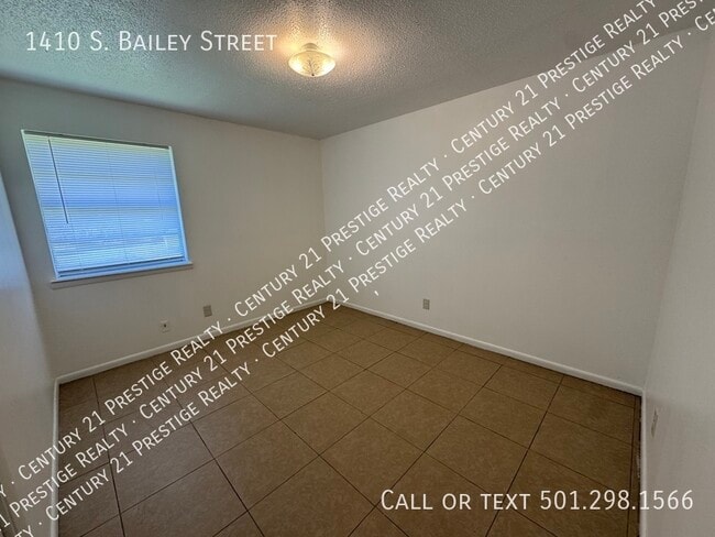 Building Photo - 1410 S Bailey St