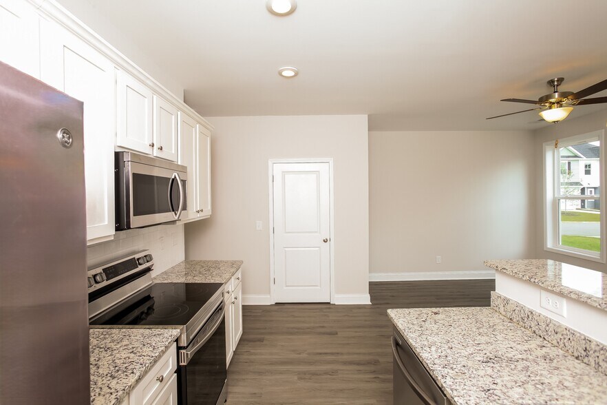 Building Photo - 204 Satin Walnut Wy