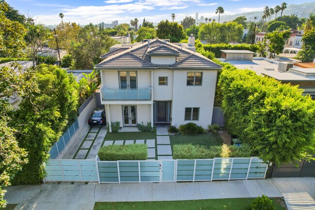 Front of house - 841 N Crescent Heights Blvd