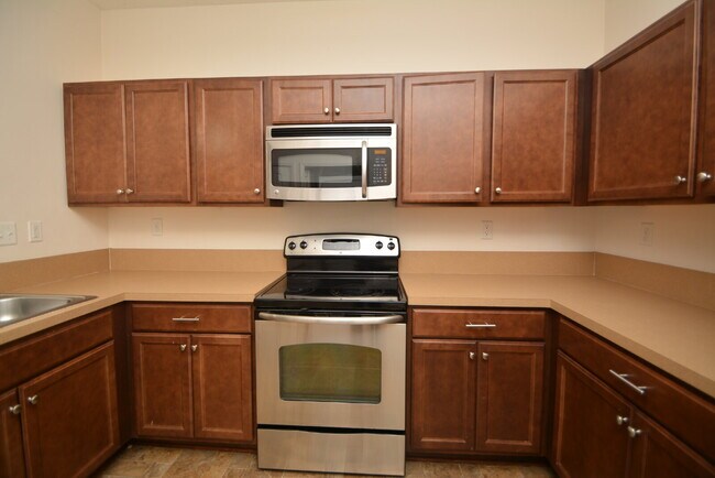Building Photo - "Charming 3-Bedroom Condo Haven in St. Aug...
