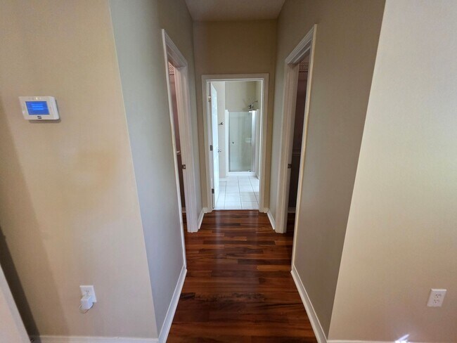 Building Photo - MOVE IN SPECIAL - 2 WEEKS FREE RENT - 3BR ...