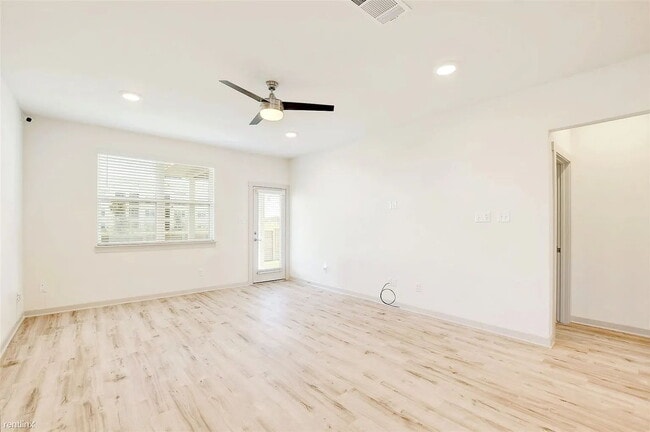 Building Photo - 121 Fairfax Ave