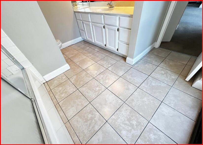 Building Photo - 125 SW Jefferson Ave