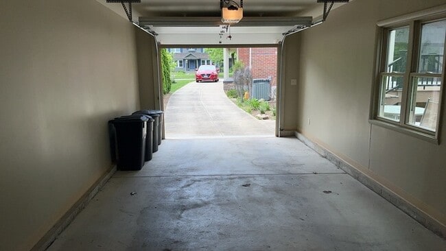 Building Photo - 2400 Hillview Ave