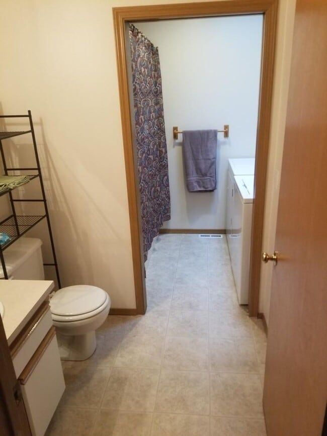 Building Photo - 3 Bed 2 Bath - Garage - Dog Friendly - NAS Whidbey